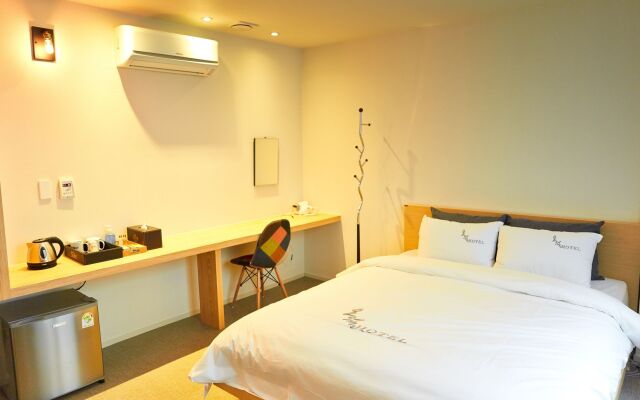 Hotel The May