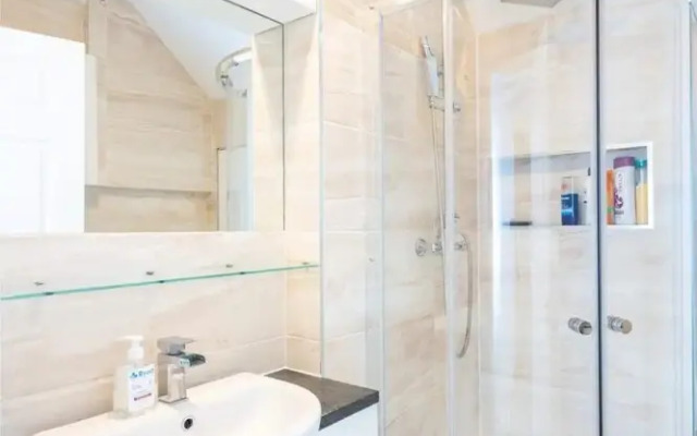 Cosy 2 Bedroom Apartment in Central London With Garden