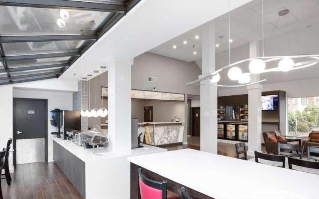 Best Western Plus Parkway Inn