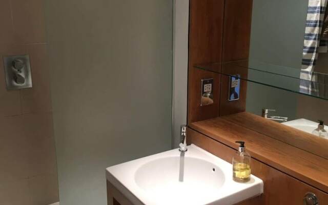 Modern 3 Bedroom Apartment in Paddington