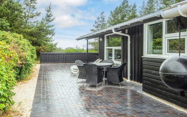 7 Person Holiday Home in Henne-by Traum