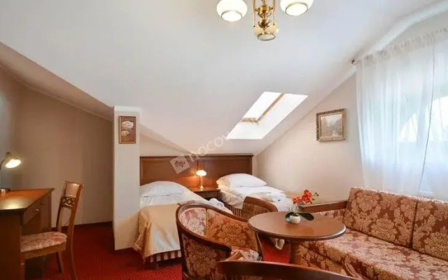 Dworek Vesaria Hotel