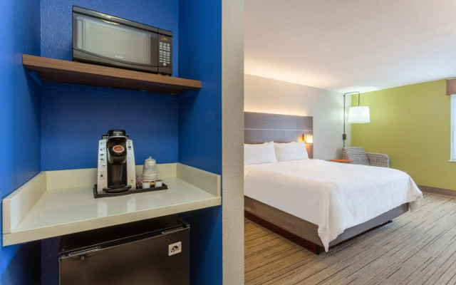 Holiday Inn Express & Suites Scottsburg by IHG