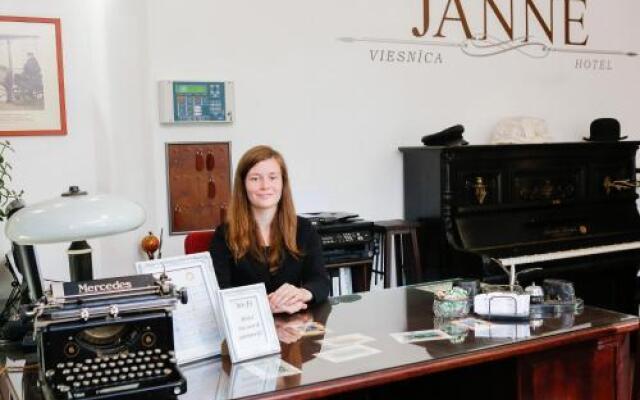 Janne Hotel