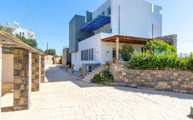 Villa Friends With Private Pool