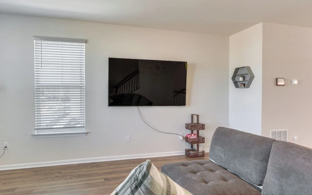 2 Mi to Dtwn Frederick: Updated Townhome