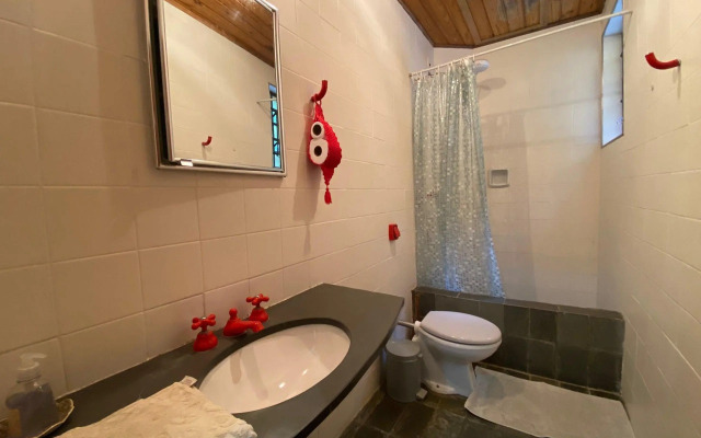 Casa com forno de pizza e vista para as montanhas