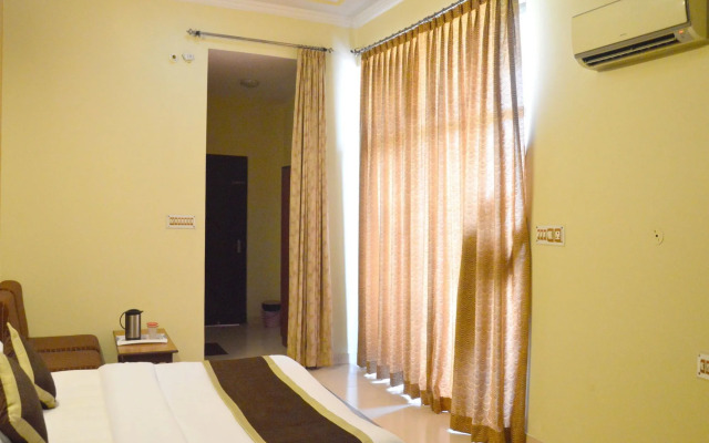 Hotel Rockwell by OYO Rooms