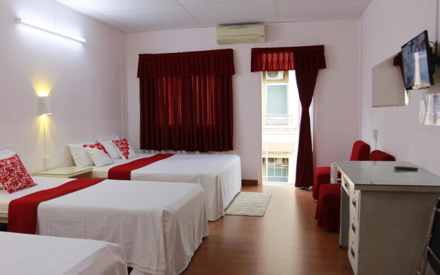 QUANG SAIGON Hotel- 40-7 Bui Vien-Walking street – Guest Rooms – Ho Chi Minh City