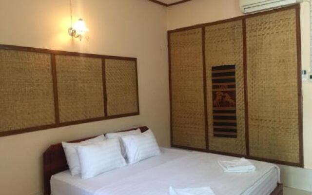 Bua Khao Guest House