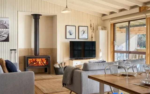 Waubs Beach Cottage – Balcony – Bicheno
