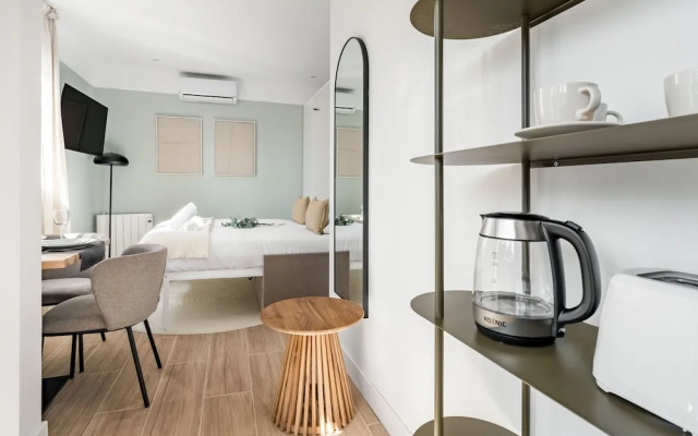 Arturo Soria Stays by Charming