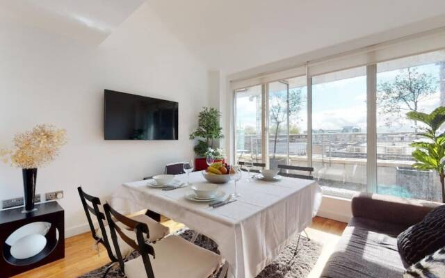 Short let - Penthouse Apartment With West-facing Terrace