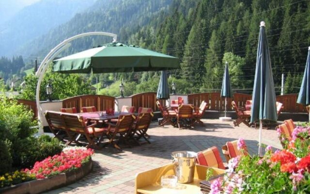Hotel Troschana