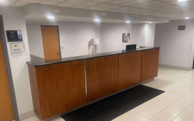 Days Inn by Wyndham Englewood Dayton Airport