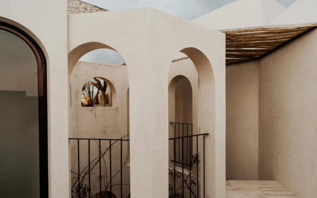 Villa Torana 4br/8pp Private Pool Rooftop Security