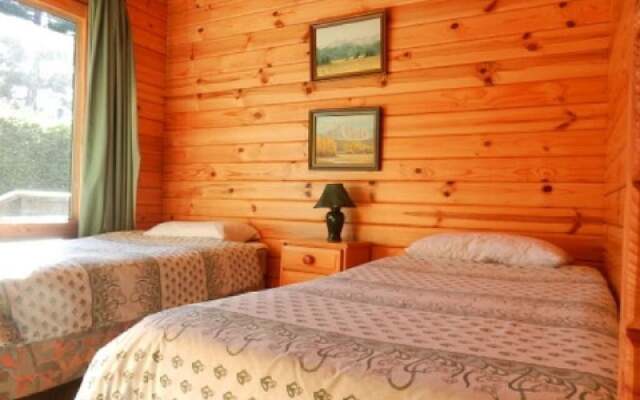 103 Chalet Cres