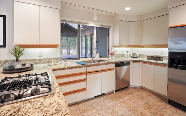 9 Cottonwood 3 Bedroom Home by RedAwning