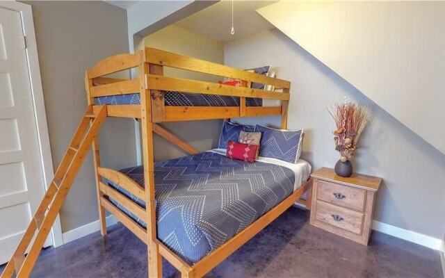 Purple Sage Flats #5 1 Bedroom Apts