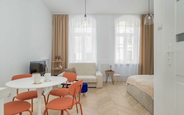 Comfy Apartment Opolska by Renters