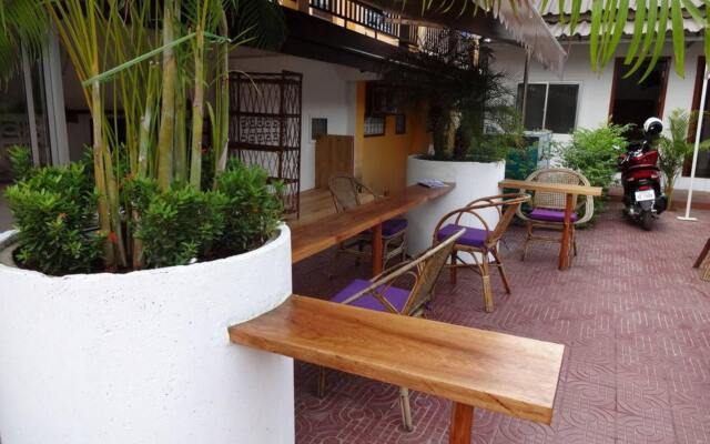 KONG Bar & Guesthouse