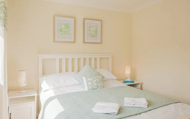 Central 2BD with Garden and Free Parking