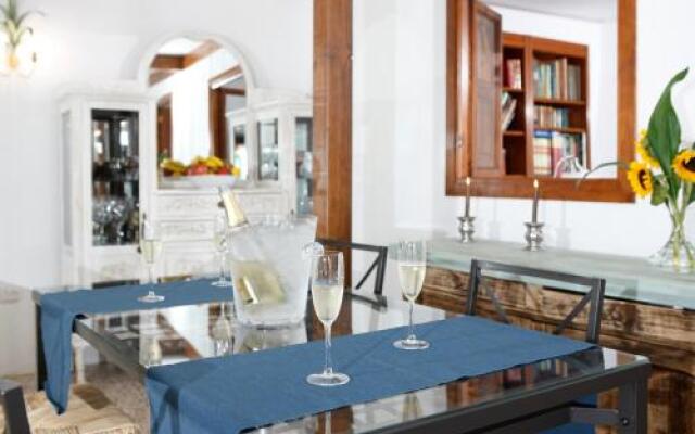 Candelaria's Mountain House (Pool & Sea Views)