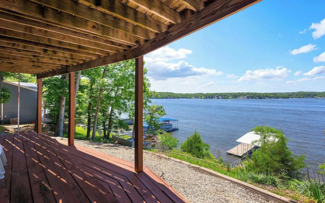 Boondock Bliss - Lakefront, Private Dock Sleeps 15!