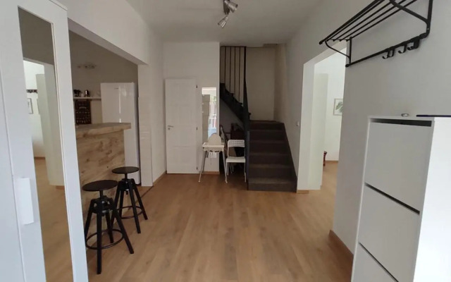 Flóra House 3 minutes from Lake Balaton