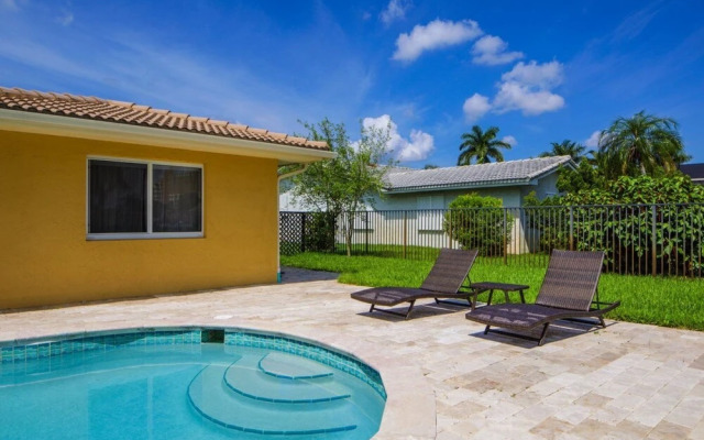 Golfview - Short Term Rental Certified by Weston. Private & Sanitized, Perfect for Social Distancing & Working From Home. Self Check-in. Private Pool, Pet Friendly. Super-host Support