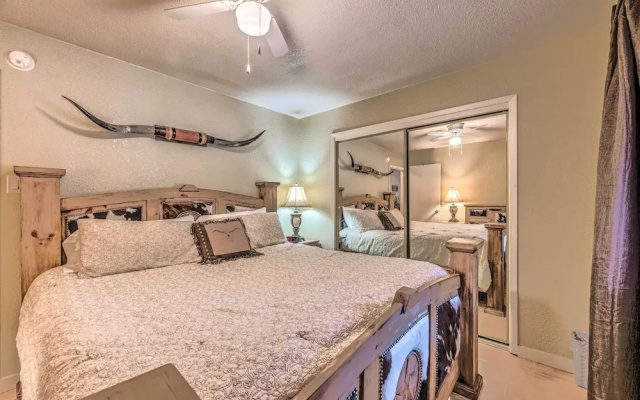 Pet-friendly Condo - 2 Mi to Ruidoso Downs!