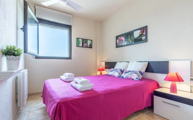 Apartment in Empuriabrava With Sea Views