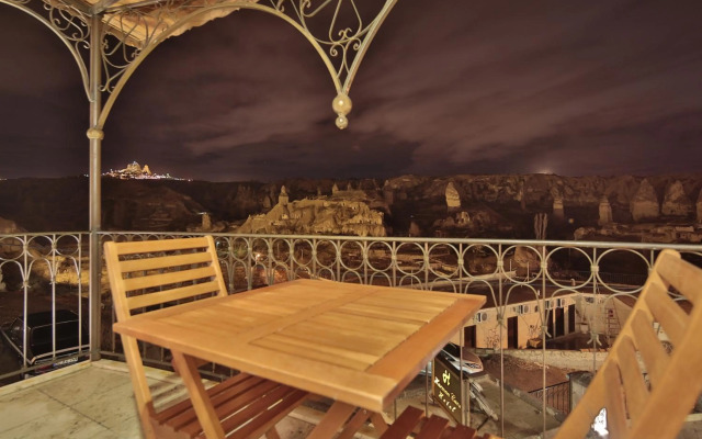 Harman Cave Hotel