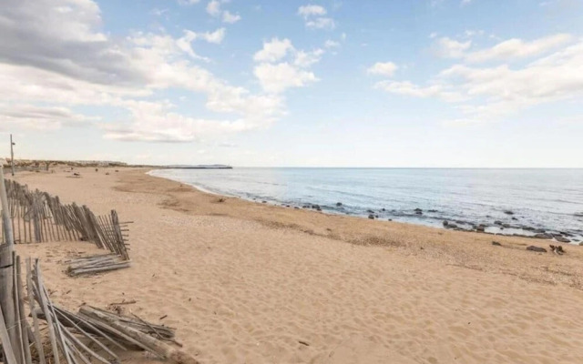 Bright Seaside Retreat in Agde