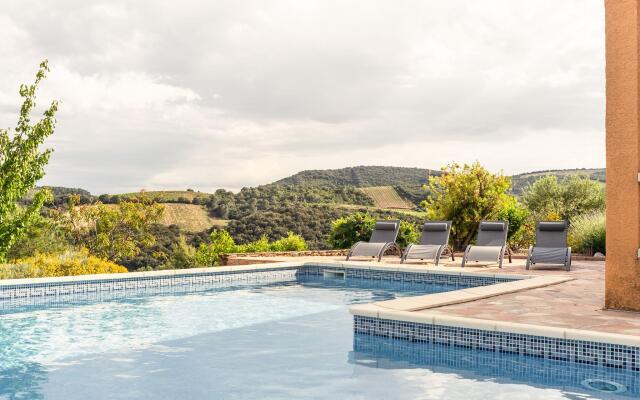 Cozy Villa in Roquebrun with Swimming Pool