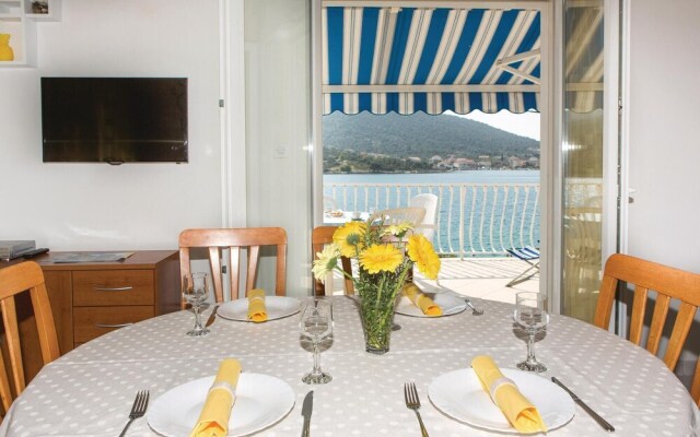 Beautiful Home in Vinisce With Wifi and 2 Bedrooms
