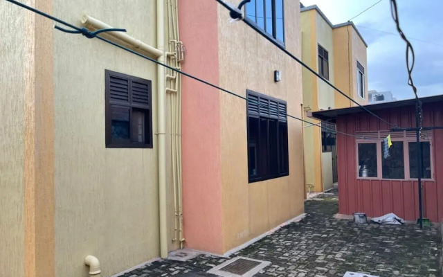 The Mugabi's Spacious Private Room