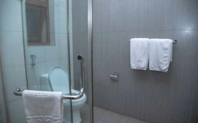 1-Bdrm Apartment w\a pool in Westlands near sarit