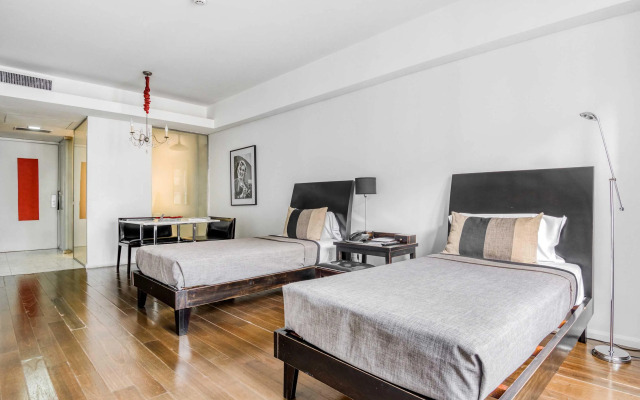 Broadway Hotel & Suites