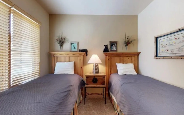 2 Bedroom Colorado Mountain Vacation Rental in River Run Village With Hot Tub Access and Walking Distance to Ski