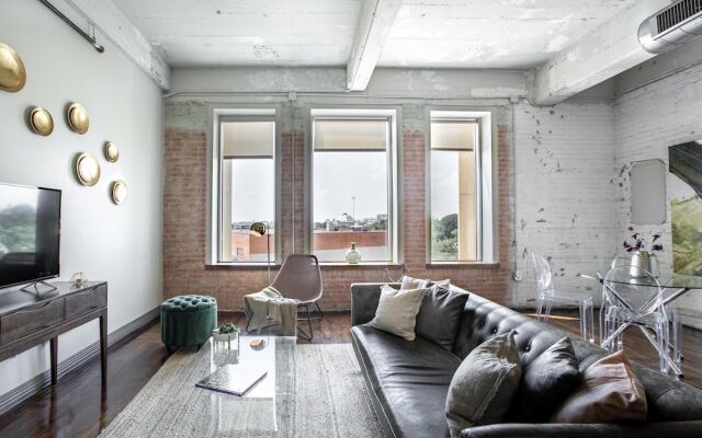 Downtown Dallas Apartments by Hosteeva