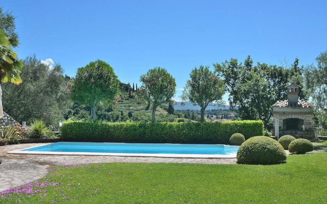 Apartment With Pool Ai Pignoi 1st floor