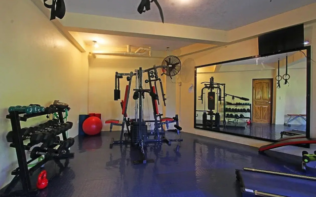 Jonas & Twins Resort