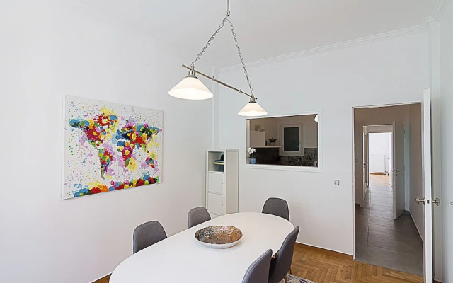 Spacious two bedroom apartment in Central location