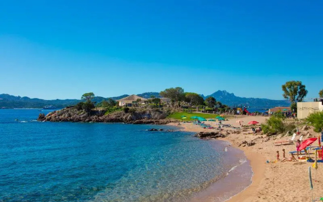 Отель Centro Vacanze Isuledda