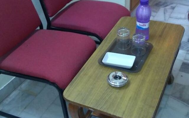 Iroomz Krishna Grand Inn
