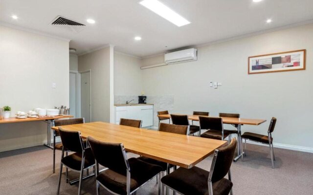 Knox International Hotel & Apartments