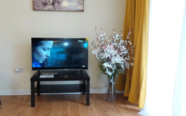 Birmingham - 2 Beds - Sleeps 3 - Free Parking