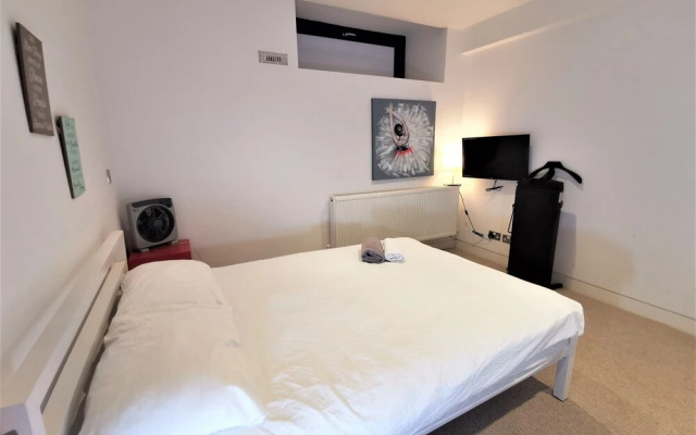 Spacious Double Room with en-suite - 2c