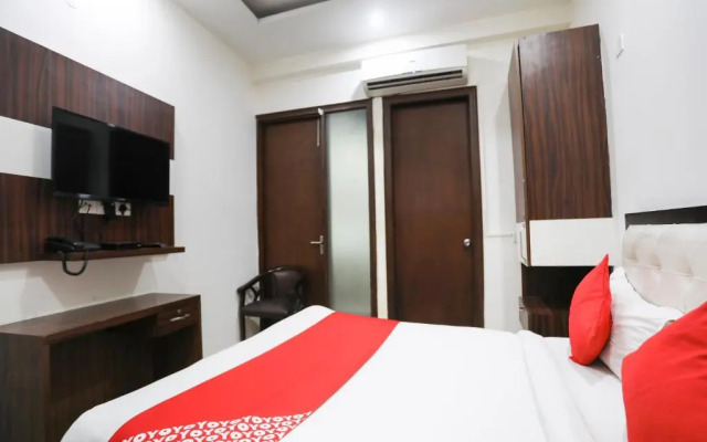 Hotel Sanfot by OYO Rooms